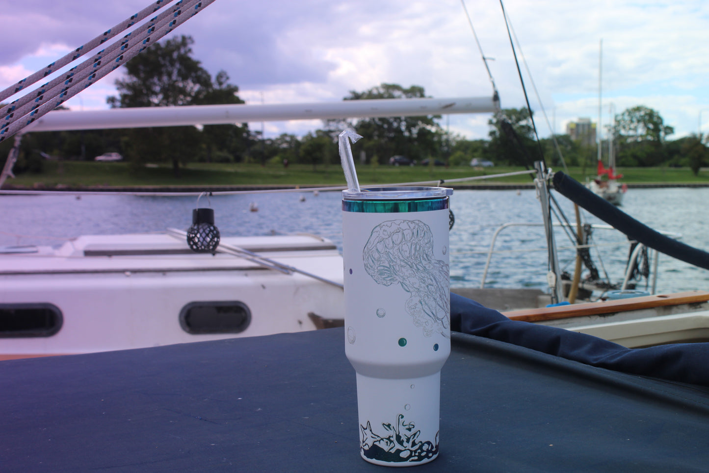 40oz Stainless Steel Tumbler with Straw & Lid – Ocean Jellyfish & Seahorse Design