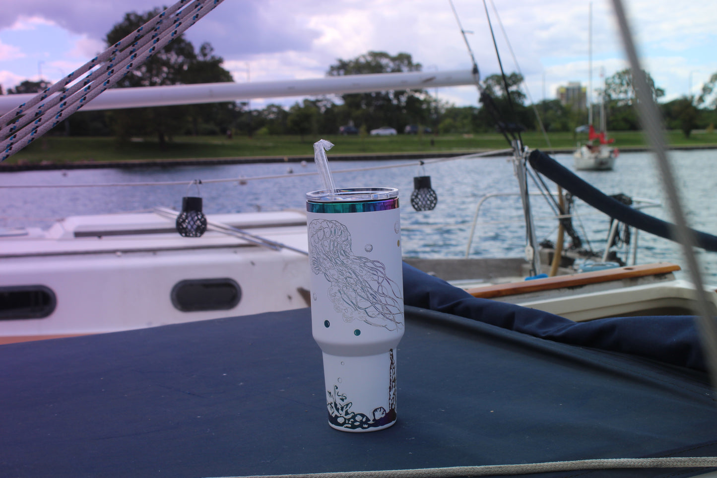 40oz Stainless Steel Tumbler with Straw & Lid – Ocean Jellyfish & Seahorse Design