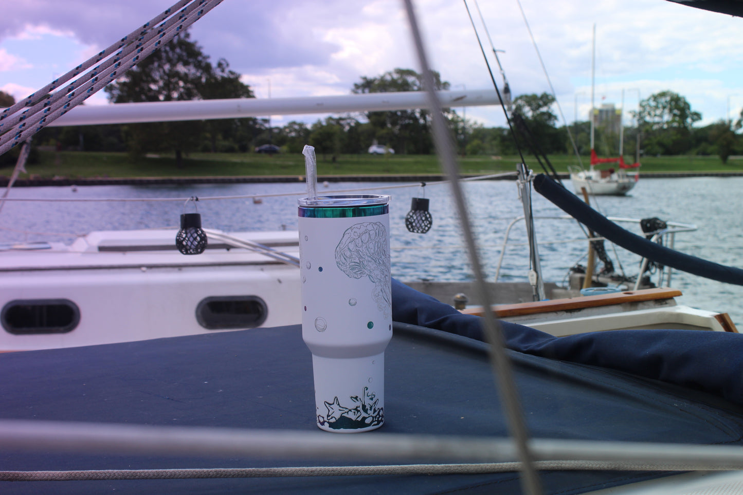 40oz Stainless Steel Tumbler with Straw & Lid – Ocean Jellyfish & Seahorse Design