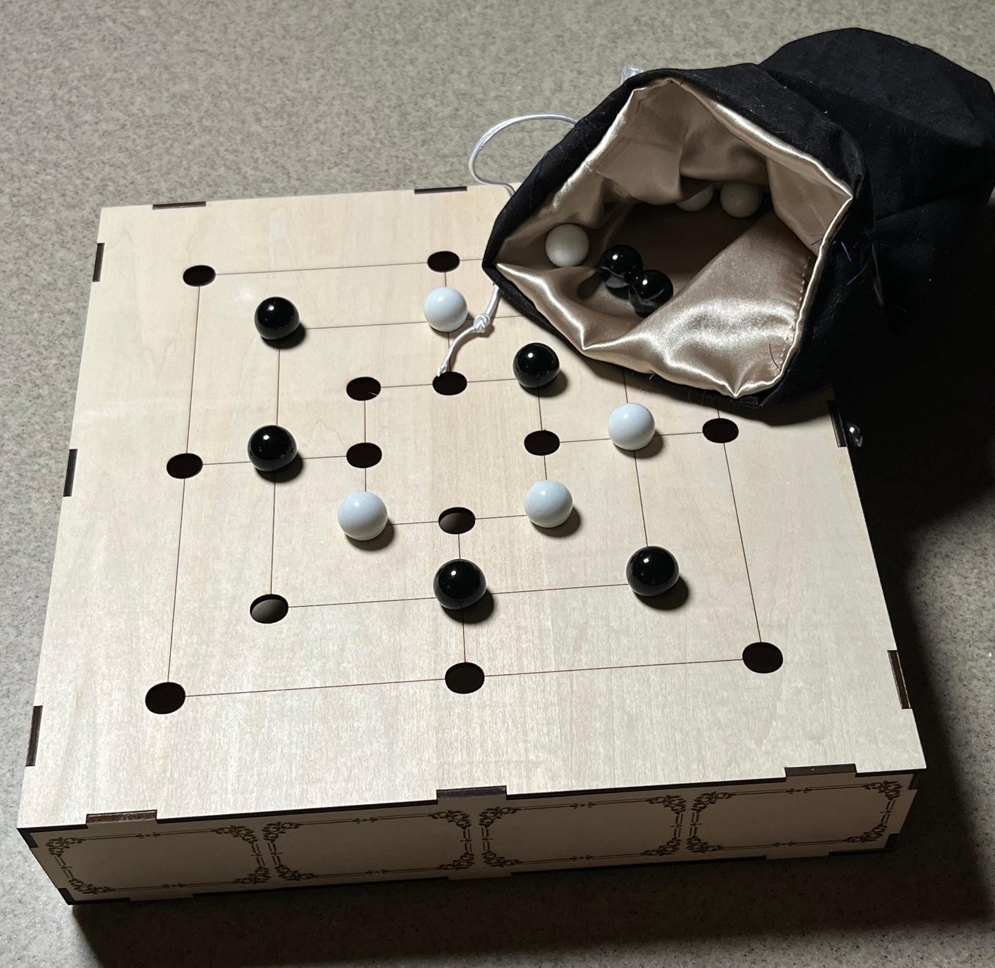 9 Mens Morris Game | Wooden Set | Classic Mills Board for Family Fun | Handcrafted & Unique Gift Idea