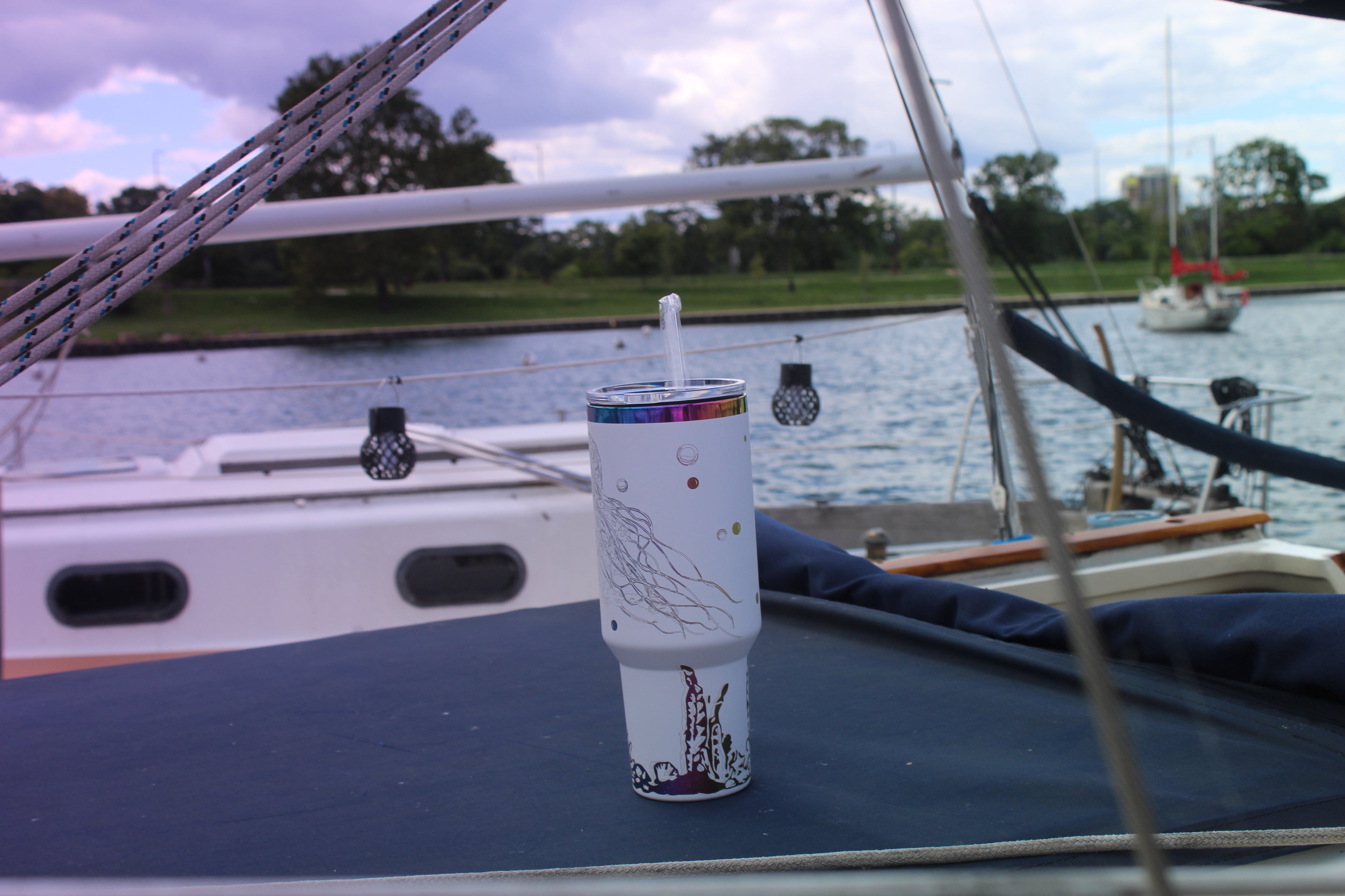 40oz Stainless Steel Tumbler with Straw & Lid – Ocean Jellyfish & Seahorse Design
