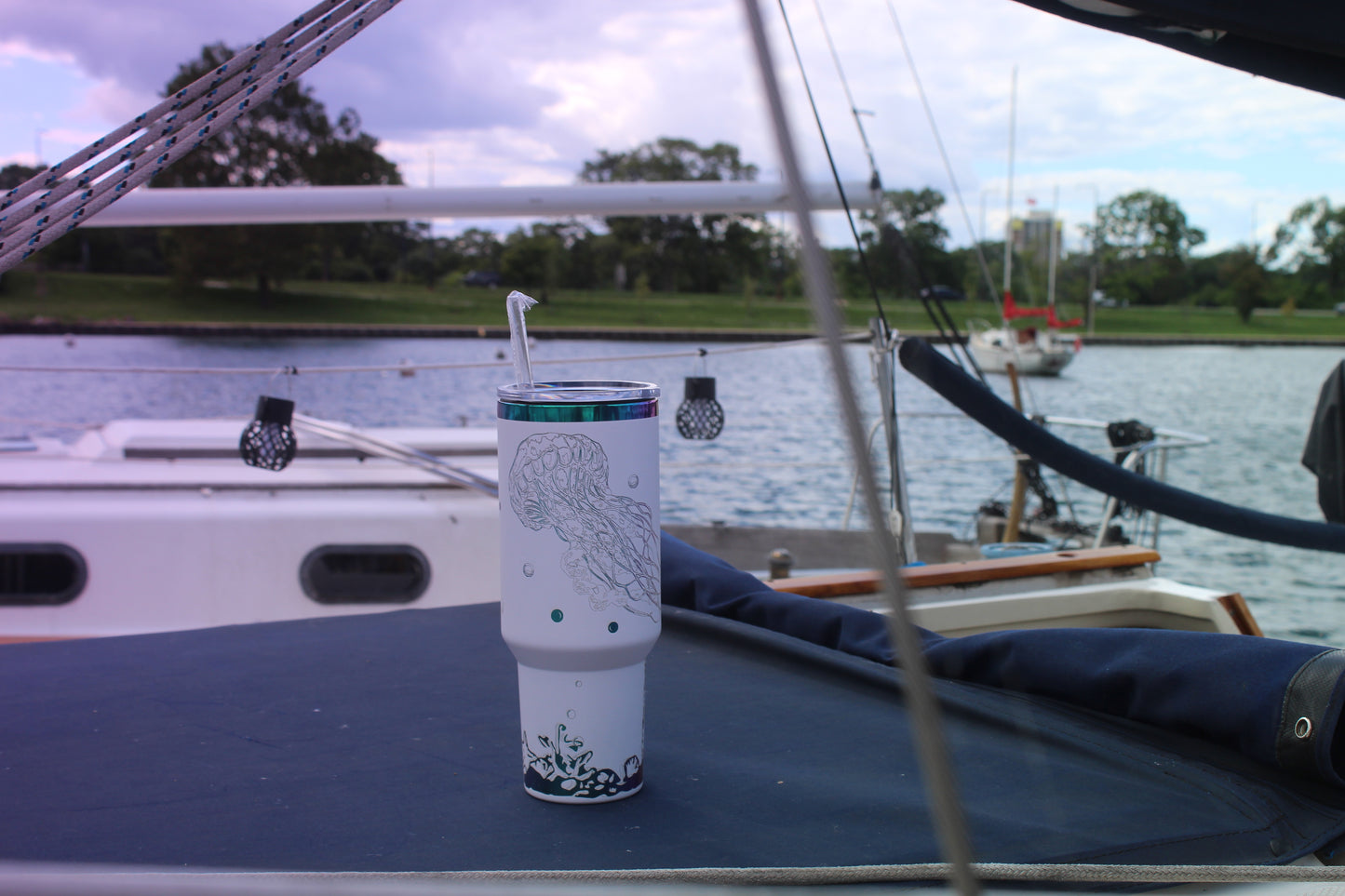 40oz Stainless Steel Tumbler with Straw & Lid – Ocean Jellyfish & Seahorse Design
